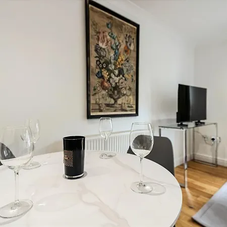 Southville Garden Flat, Private Entrance